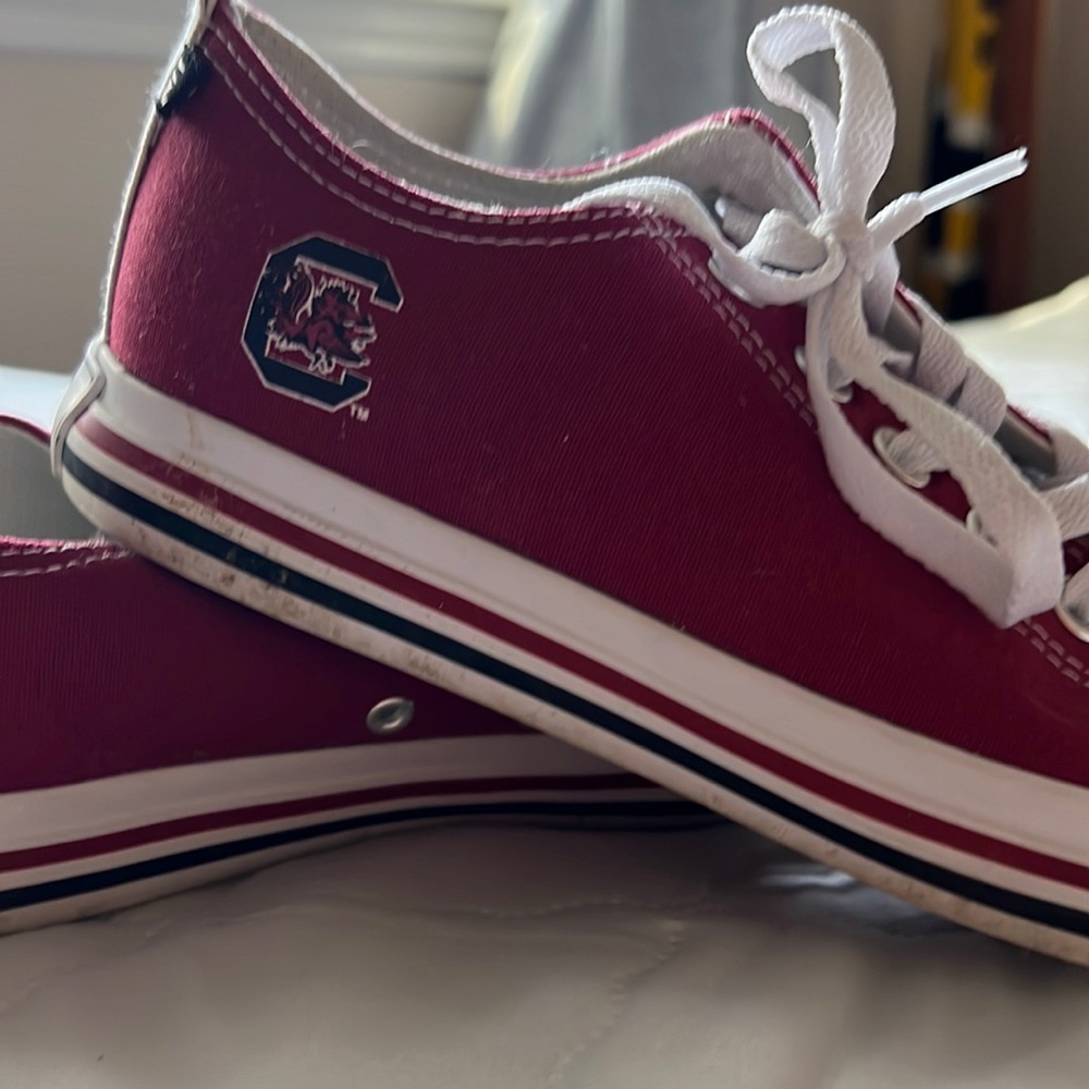 Gamecocks Sneaker… unisex and in EUC converse style fashion fun sneaker